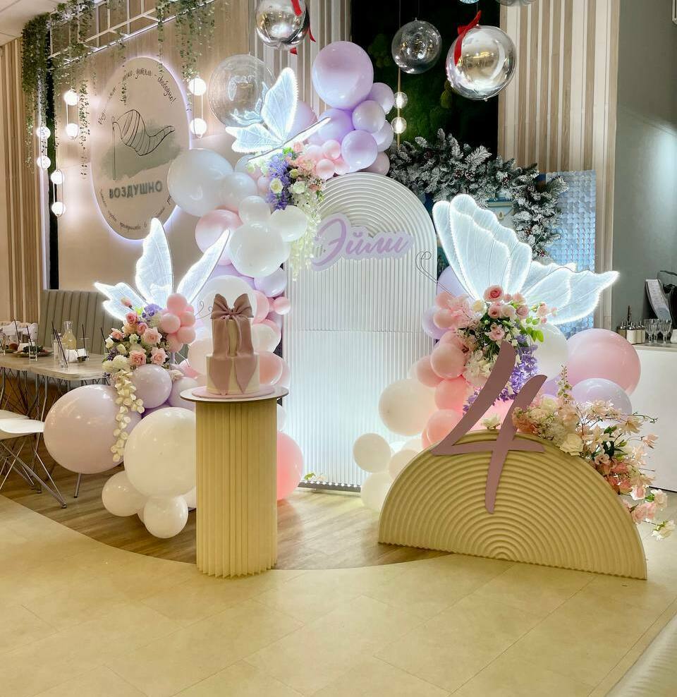 Нежная фотозона со светящимися бабочками Химки фотозона девочке с бабочками