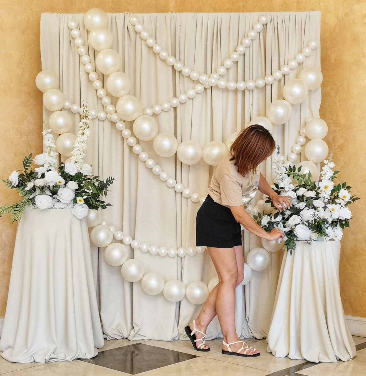 фотозона из ткани с бусами Фотозона с бусами